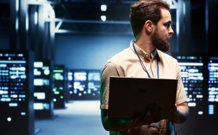 Supervisor overseeing server hub